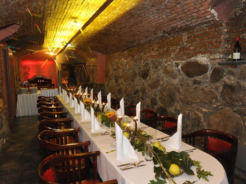 Отель Weinhaus Woehler Шверин Экстерьер фото